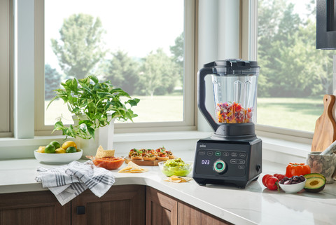 Braun PowerBlend 9040 Black product in use