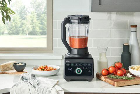 Braun PowerBlend 9040 Black product in use