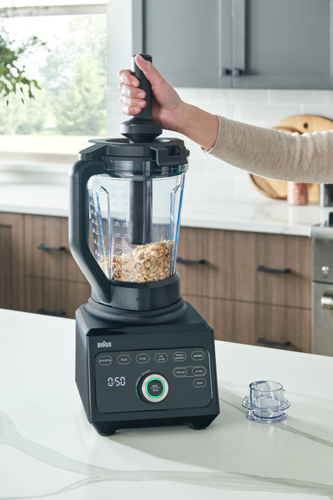 Braun PowerBlend 9040 Black product in use