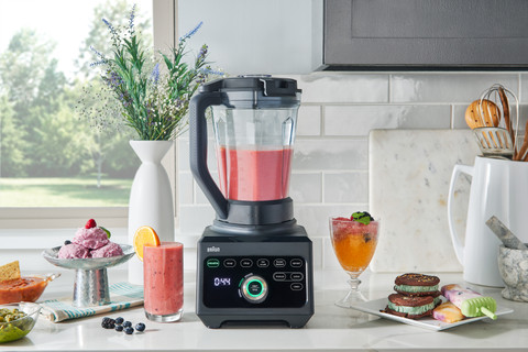 Braun PowerBlend 9040 Black product in use