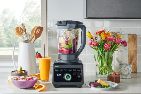 Braun PowerBlend 9040 Black product in use