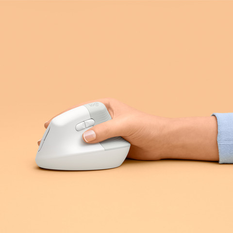 Logitech Lift voor Mac Verticale Ergonomische Muis Wit product in gebruik