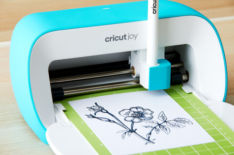 Cricut Joy StandardGrip Machine Mat (11.4cmx30cm) product in use