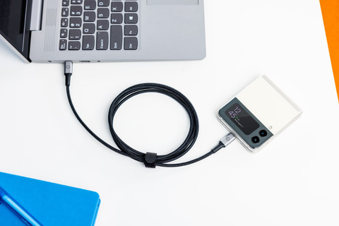 BlueBuilt USB-C to USB-C Cable 100W 1.5m Nylon Black product in use