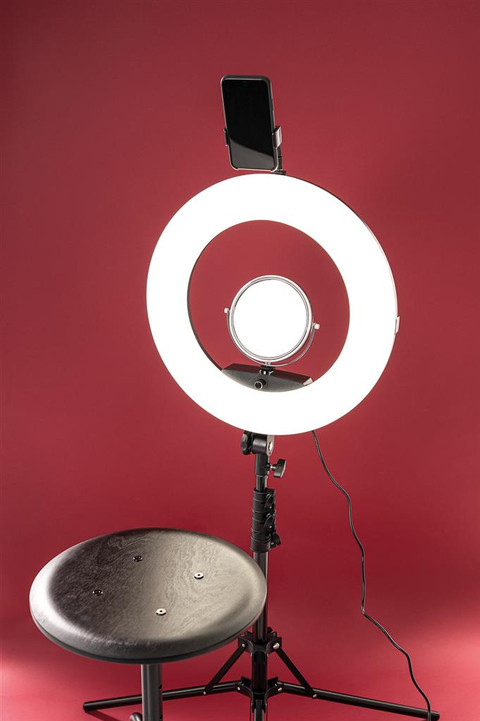 Dörr SL-480 LED Studio Ring Light Kit product in use