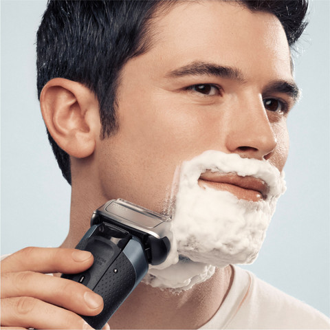 Braun 83M Shaver Head product in use