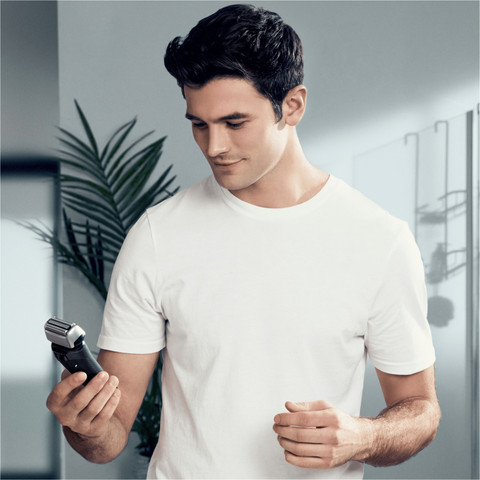 Braun 83M Shaver Head product in use