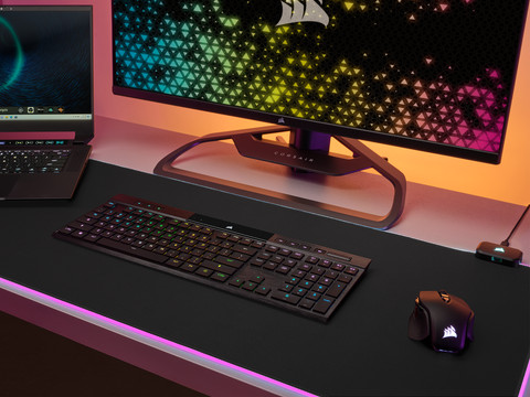 Corsair K100 Wireless AIR Ultra-Thin Mechanisch Gaming Toetsenbord Azerty product in gebruik