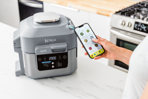 Ninja Speedi ON400EU product in use