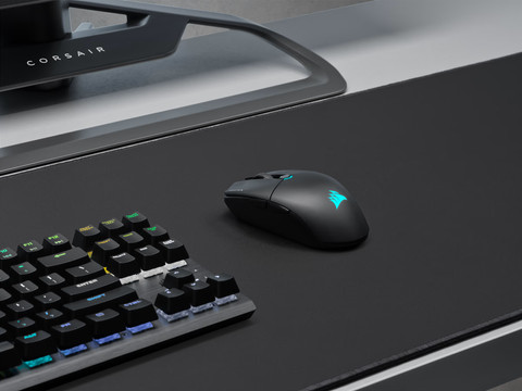 Corsair Katar Elite Wireless Gaming Muis product in gebruik