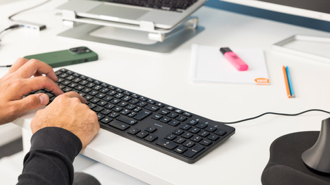 BlueBuilt Bedraad Toetsenbord AZERTY BE product in gebruik