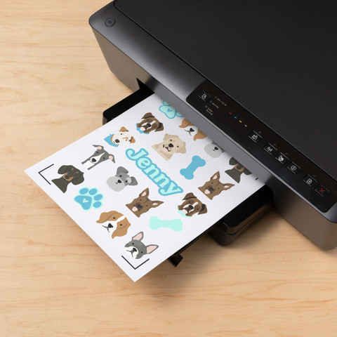 Cricut Waterbestendige Stickerset Wit A4 (6 vellen) product in gebruik