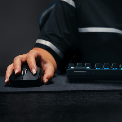 Logitech G PRO X TKL Lightspeed Gaming Toetsenbord Azerty Zwart product in gebruik