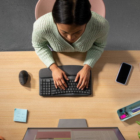 Logitech Wave Keys Clavier Ergonomique Sans Fil AZERTY produit à l'usage