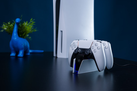 BlueBuilt Oplaadstation voor PS5 controllers product in gebruik