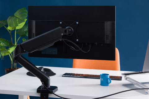 BlueBuilt Monitorarm Mechanische Veer voor 1 Monitor product in gebruik