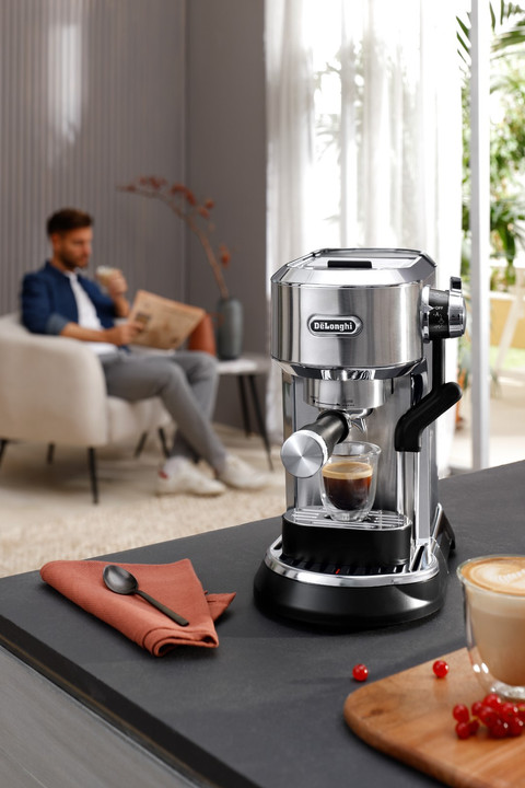 De'Longhi Dedica Maestro Plus EC950.M product in gebruik