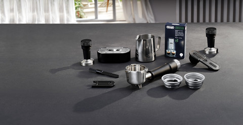 De'Longhi Dedica Maestro Plus EC950.M product in gebruik