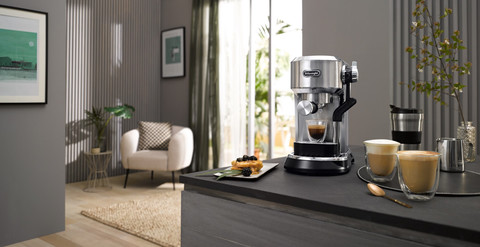 De'Longhi Dedica Maestro Plus EC950.M product in gebruik