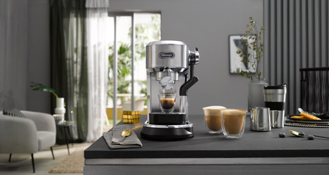 De'Longhi Dedica Maestro Plus EC950.M product in gebruik