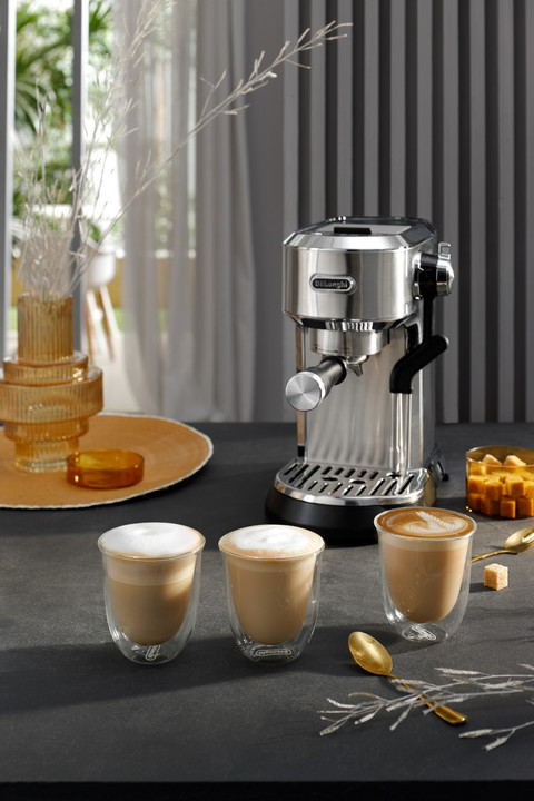 De'Longhi Dedica Maestro Plus EC950.M product in gebruik