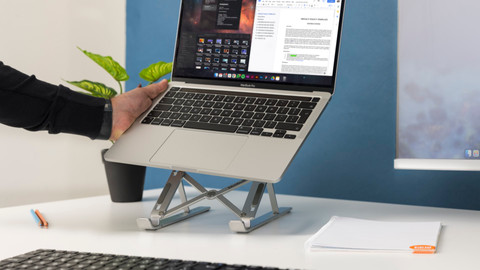 BlueBuilt Opvouwbare Verstelbare Laptopstandaard 10 - 17 Inch product in gebruik