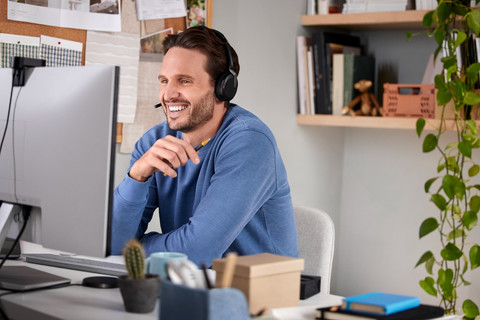 Jabra Evolve2 65 Flex MS Draadloze Office Headset product in gebruik