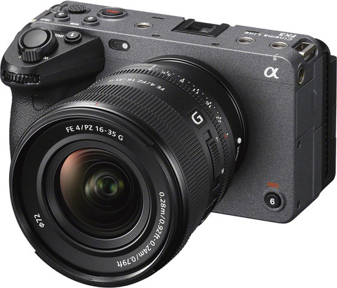 Sony FE PZ 16-35mm f/4 G product in use