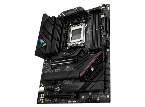 ASUS ROG Strix B650E-F GAMING WiFi right side