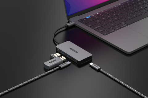 Sitecom USB-C to USB-A/USB-C Hub product in use