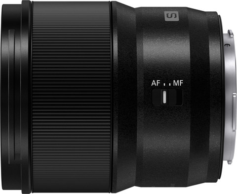 Panasonic Lumix S 28-200mm f/4-7.1 rechte seite