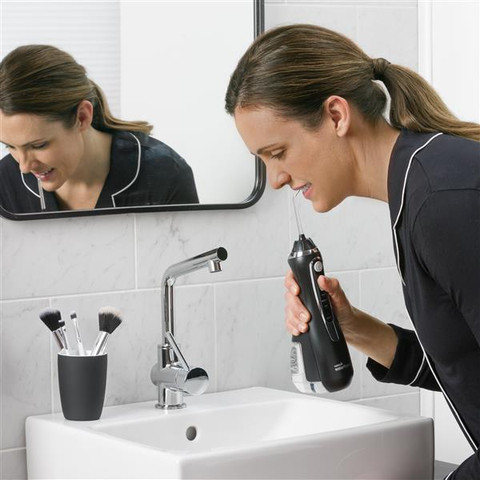 Waterpik WP-582 product in gebruik