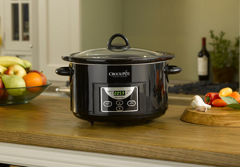 Crock-Pot CR507 4.7L product in use