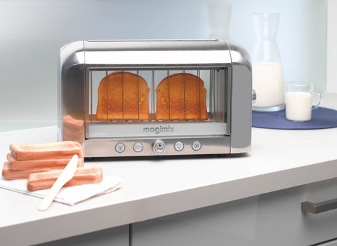 Magimix Le Vision Toaster Mat Chroom product in gebruik