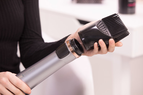 Remington AS8810 Keratin Protect Rotating Air Styler product in gebruik