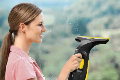 Karcher Window Vac WV2 Promo 10 product in gebruik