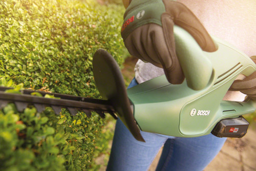 Bosch EasyHedgeCut 18-45 (without battery) product in use