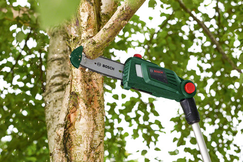 Bosch UniversalChainPole 18 (without battery) product in use