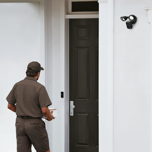DE BESTE RING FLOODLIGHT CAM WIRED PLUS ZWART