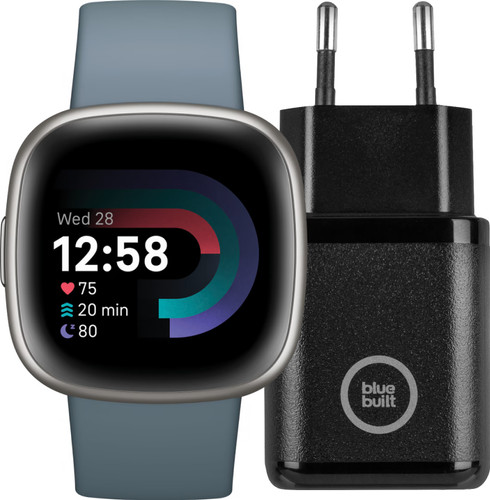 Fitbit Versa 4 Zilver/Blauw + BlueBuilt Oplader Main Image