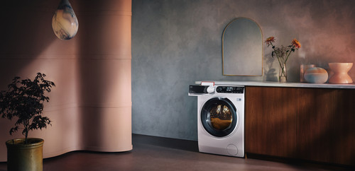 AEG LR7696AAD4 ProSteam AutoDose product in use