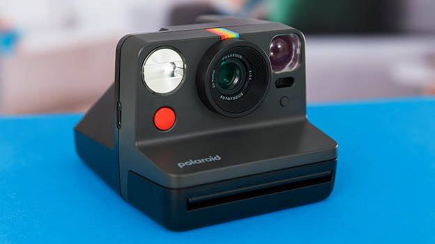 Polaroid Now: 2 modes for far away and up close