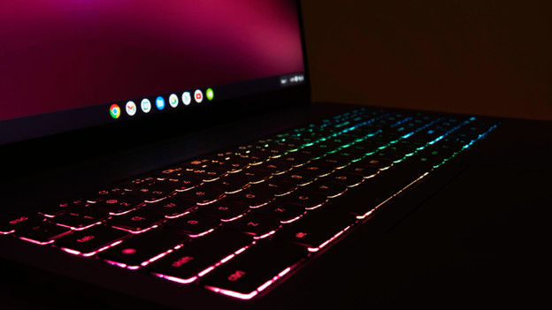 RGB verlicht toetsenbord op een Chromebook.