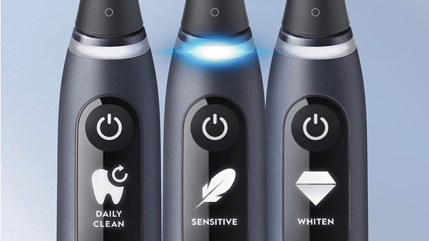 iO 6: interactive black and white display