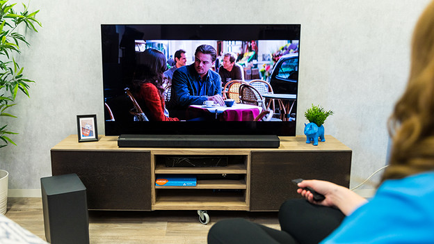 Watch a movie or series with the Samsung HW-Q70T