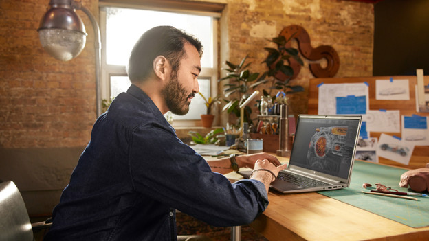 What's the difference between a workstation and a laptop?