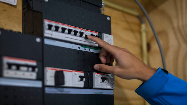 Step 1: turn off the AC power