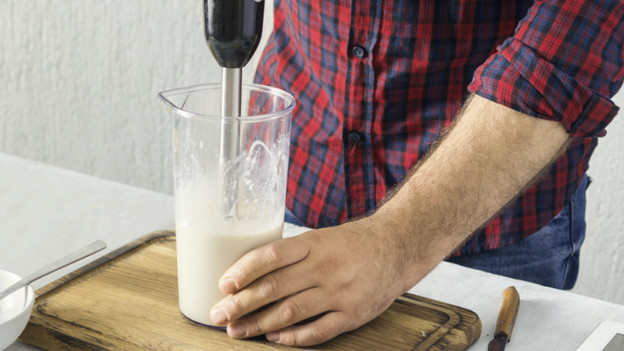 Tip 3: make milk foam with an immersion blender