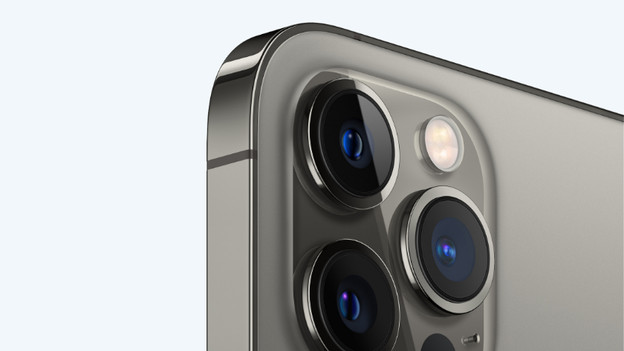 Apple iPhone 12 Pro (Max): 3 cameras, no Cinematic Mode