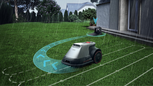 Robotmaaier beweegt terug naar het laadstation